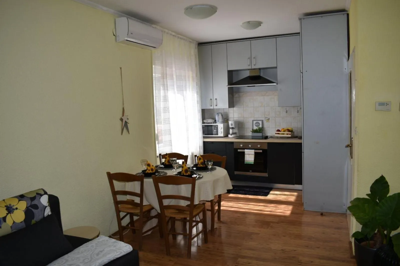 Laures Apartment Icici