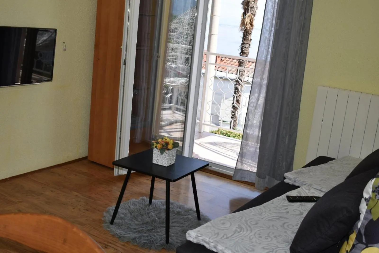 Laures Apartment Icici